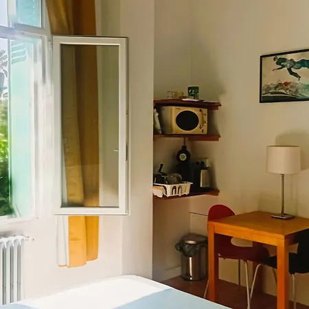Grande Cosy Avec Kitchenette, Salle De Bain Et Wc Privatif