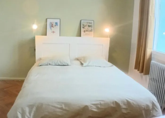 Grande Cosy Avec Kitchenette, Salle De Bain Et Wc Privatif