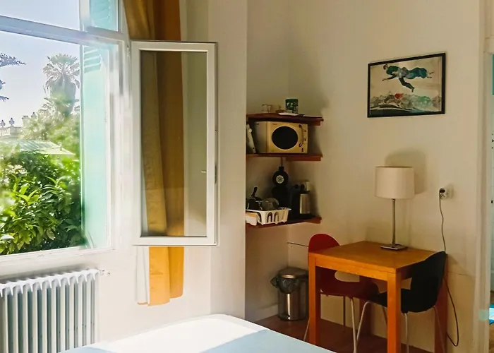 Grande Cosy Avec Kitchenette, Salle De Bain Et Wc Privatif